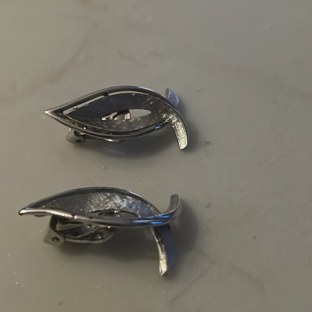 Boucher Silver Clip Earrings Vintage - Picture 5 of 6